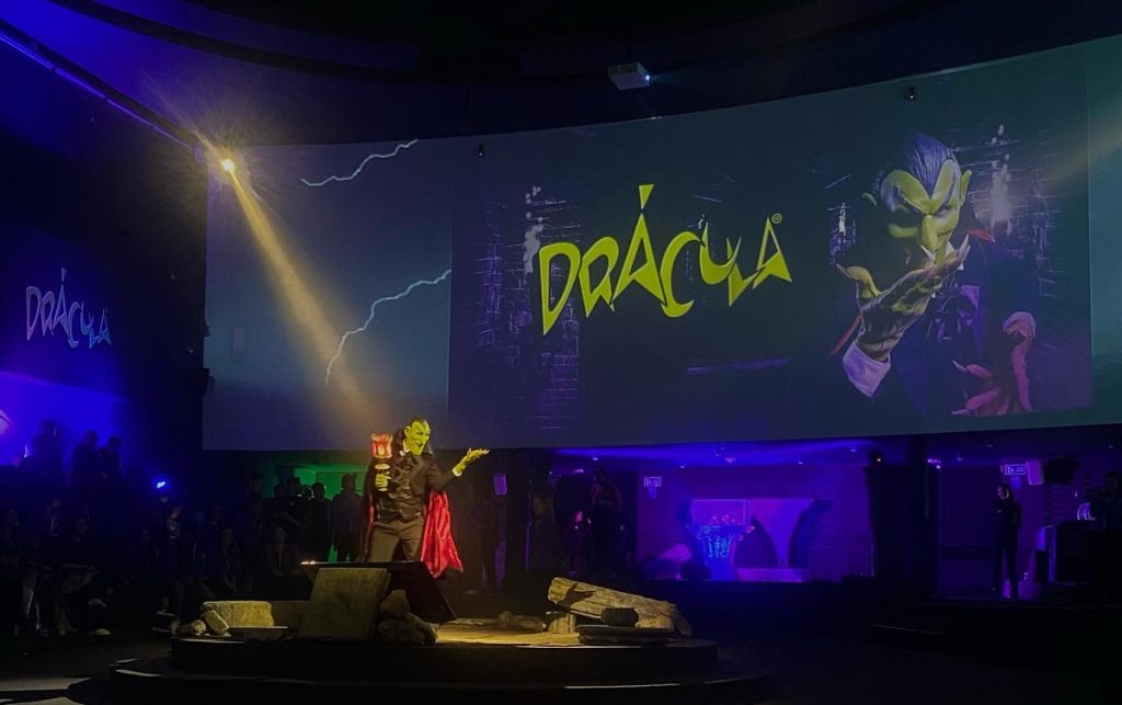 De la mano del metaverso, vuelve la paleta Drácula para la temporada de Halloween