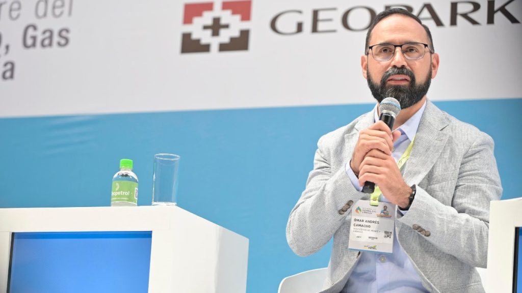 MinMinas Camacho descalifica estudios y previsiones del fracking en Colombia: los llamó 'astrología'