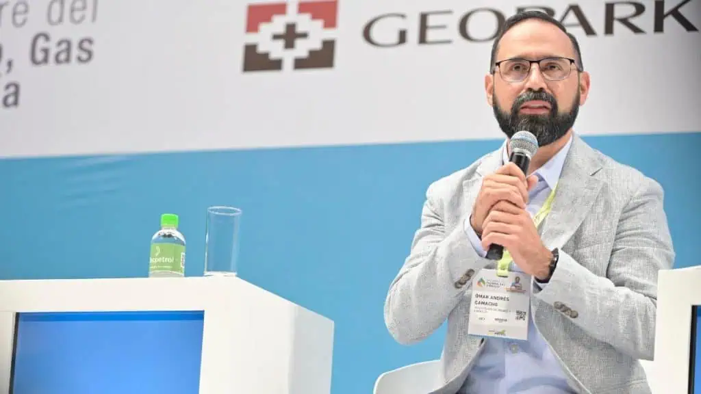 Gobierno Petro elimina trámites para que los colombianos autogeneren energía de consumo propio MinMinas Camacho descalifica estudios y previsiones del fracking en Colombia: los llamó 'astrología'