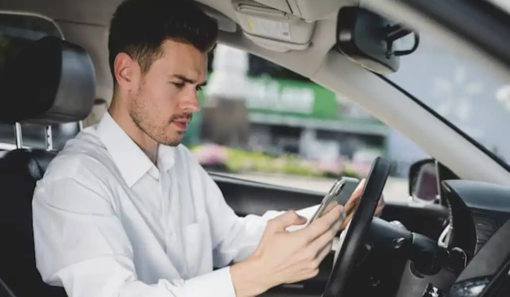 Empresa lanza app para alertar a conductores sobre trámites vehiculares en Colombia trámites vehiculares