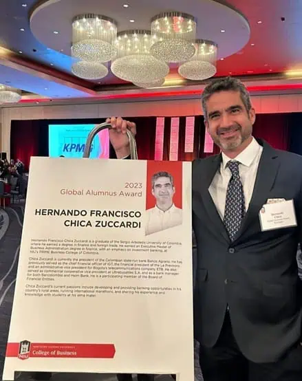 Presidente del Banco Agrario recibe importante galardón de la Universidad de Illinois en Chicago Banco Agrario
