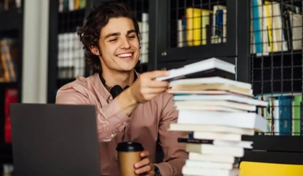La OEA lanza 1.300 becas para cursar maestrías en España: ¿Quiénes pueden aplicar? Beca