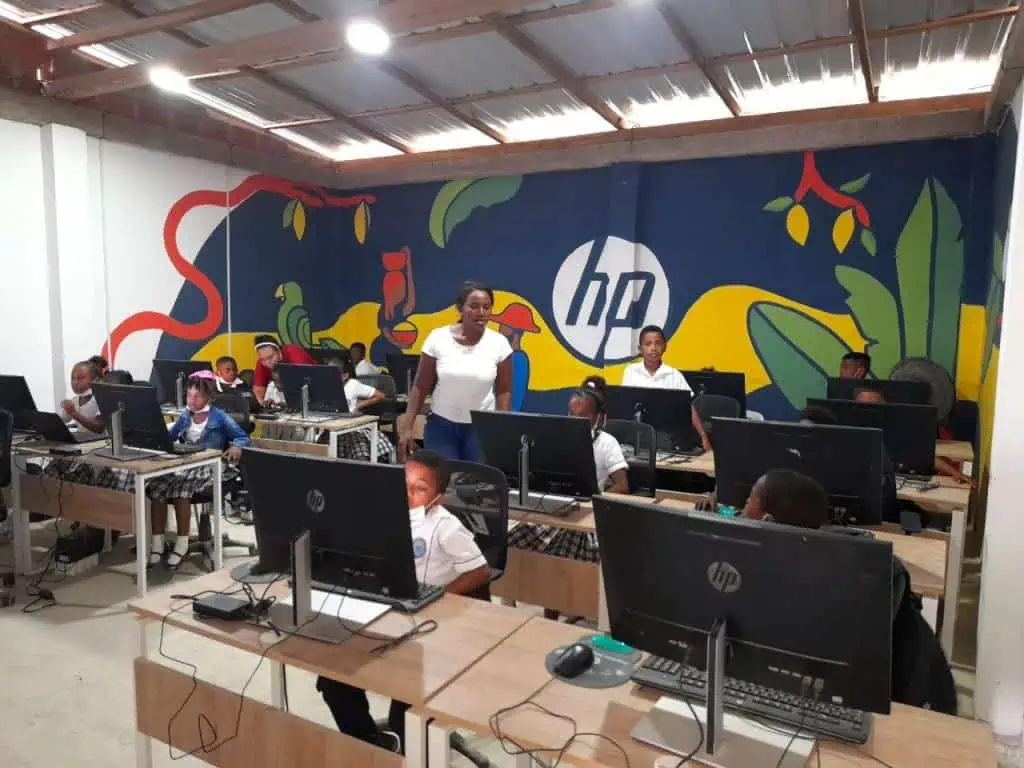 HP y su estrategia de sostenibilidad: educación digna para la Colombia profunda Centro de Tecnología Imbilí 13