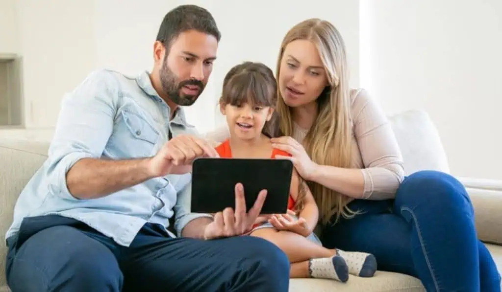 ¿Cómo activar el control parental en dispositivos para controlar el acceso a los menores? control parental