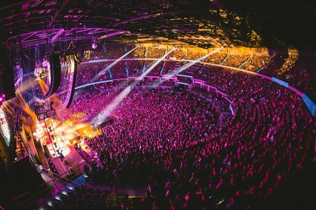 El aporte al sector del entretenimiento en los primeros cinco años del Movistar Arena El aporte al sector del entretenimiento del Movistar Arena_ $445.000 millones al año