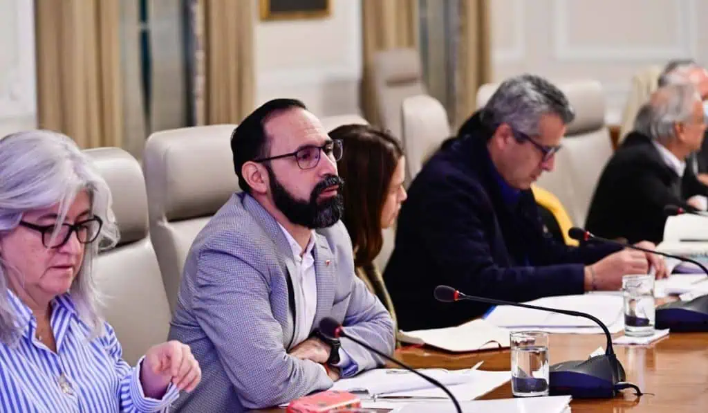 Petro ordena que recursos públicos no pasen por intermediarios de sistema financiero Gabinete ministerial de Petro