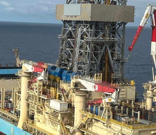 Grandes petroleras apuestan por el offshore mientras reducen sus inversiones