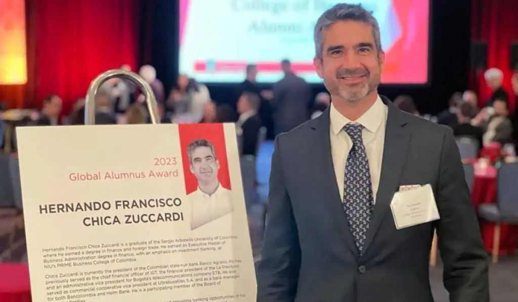 Presidente del Banco Agrario recibe importante galardón de la Universidad de Illinois en Chicago Banco Agrario