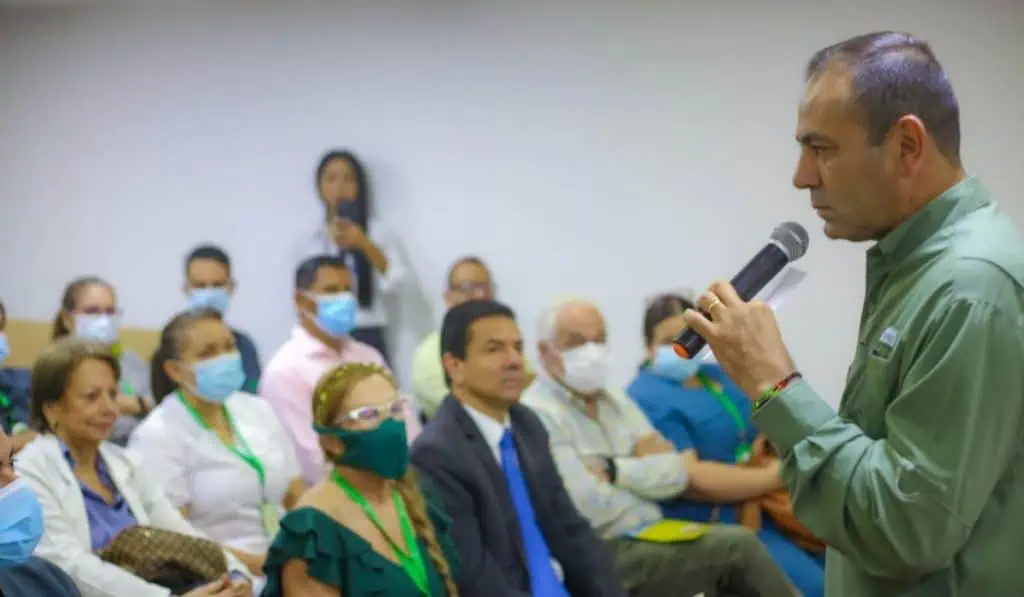Juvenal Díaz, cerca de ganar la Gobernación de Santander a cinco días de las elecciones regionales Juvenal Díaz lidera la intención de voto para ser gobernador de Santander.