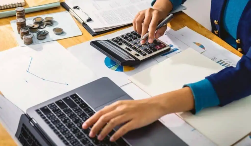 Prima de servicios en diciembre: ¿Cuánto sería el pago con un salario mínimo en Colombia? Prima de servicios en diciembre