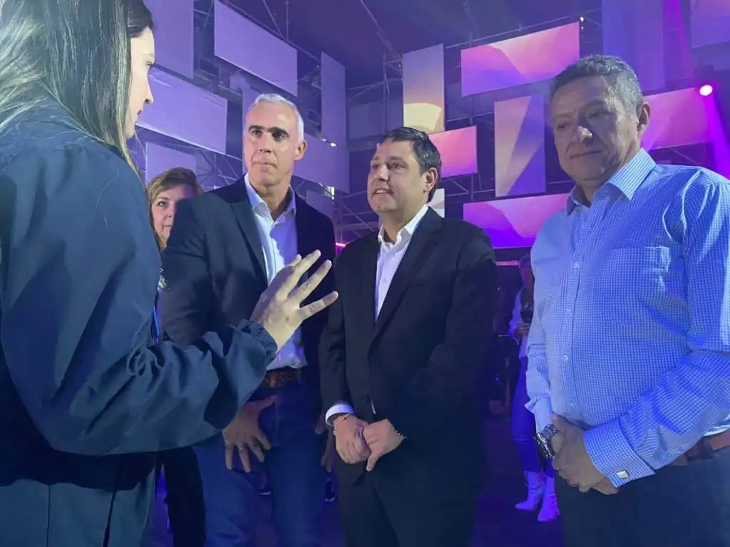 Tigo y Movistar podrían ir juntos a subasta 5G en Colombia Presidente de Tigo y Ministro de las TIC