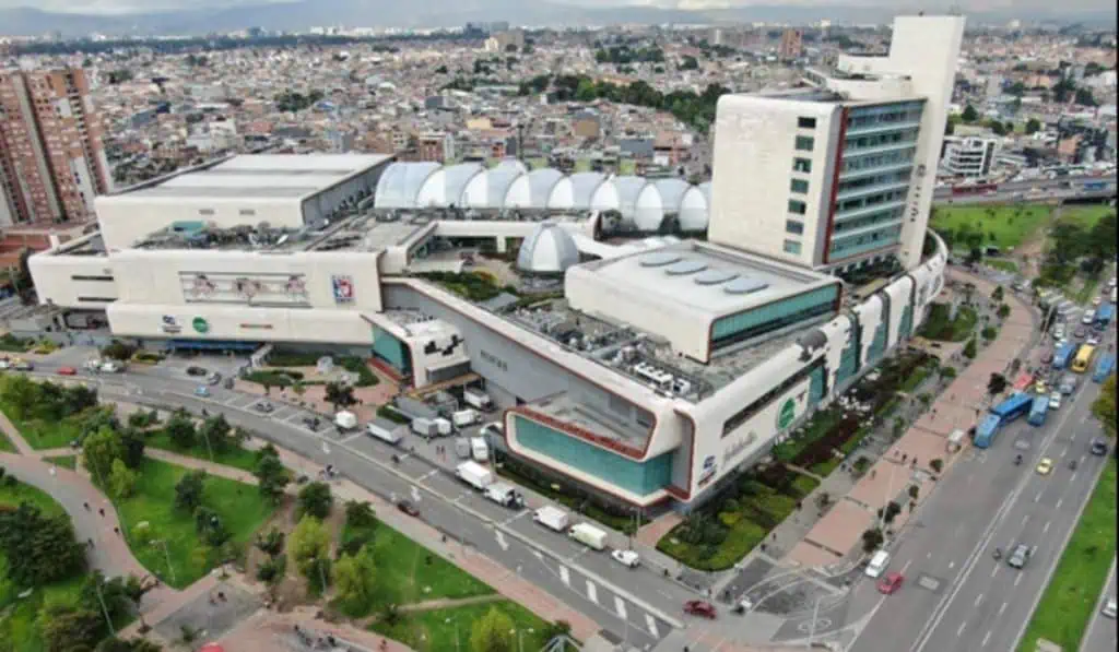 Parque Arauco adquiere participación del Centro Comercial Titán Plaza en Bogotá Parque Arauco adquiere participación del Centro Comercial Titán Plaza en Bogotá