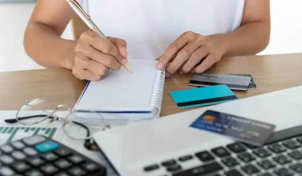 Conozca algunos consejos financieros para adquirir una vida crediticia sana Vida crediticia