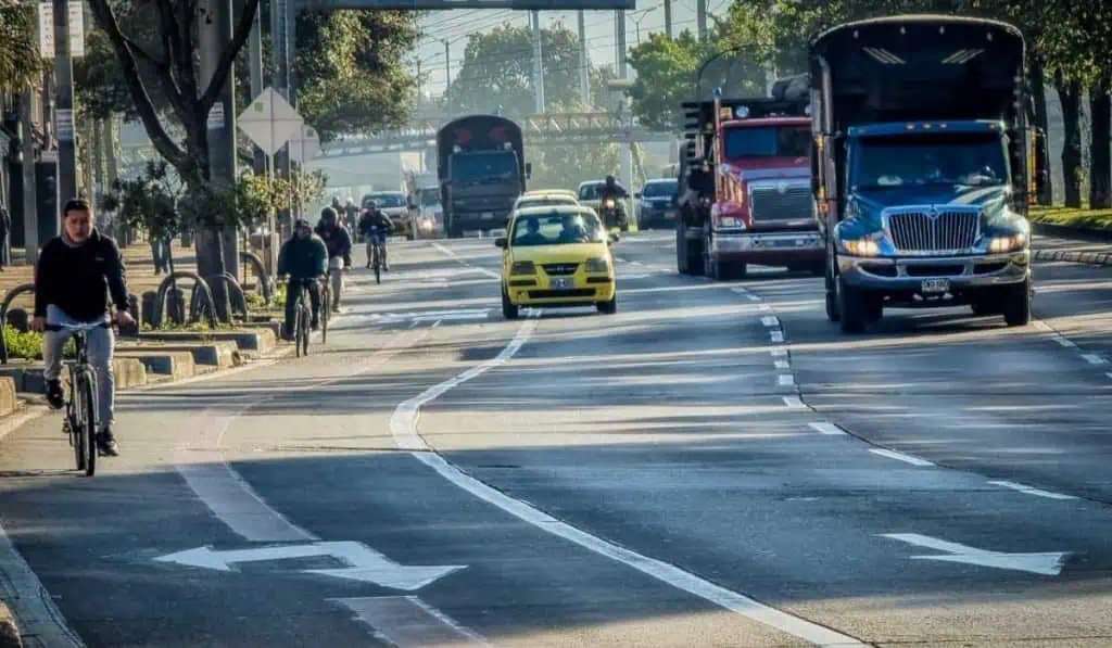 Bogotá tendrá pico y placa los sábados por mala calidad del aire tras incendios Pico y placa en Bogotá