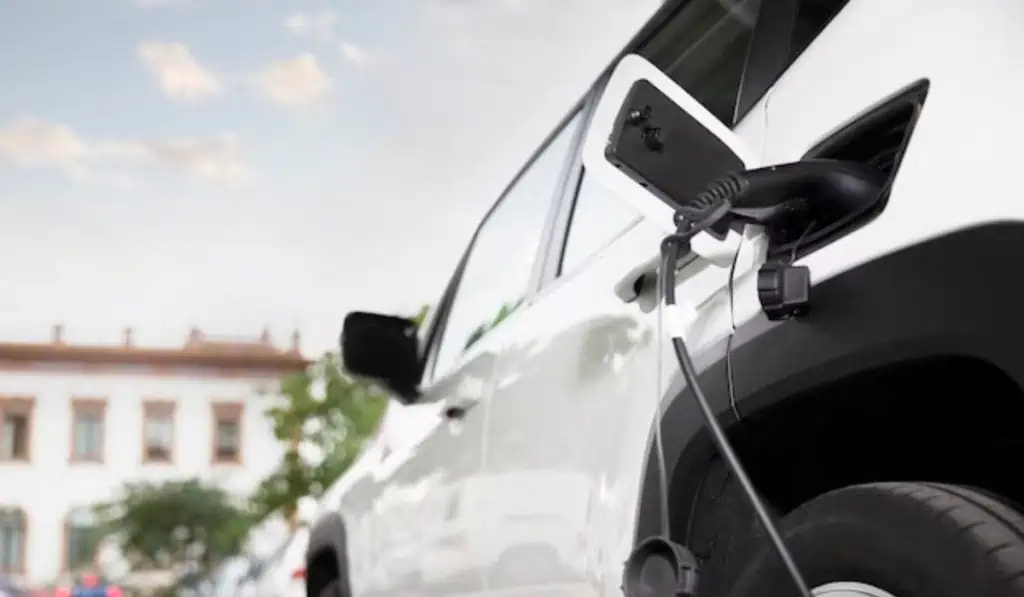 Vehículo eléctrico vs de gasolina: ¿Cuál es más rentable? Ventajas del vehículo eléctrico