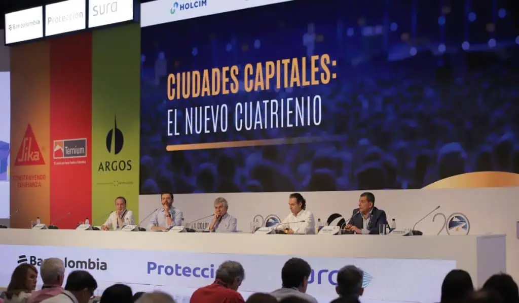 Galán confirma que ya no se contratará el tramo sur del Corredor Verde de la Séptima Panel alcaldes en la CCI