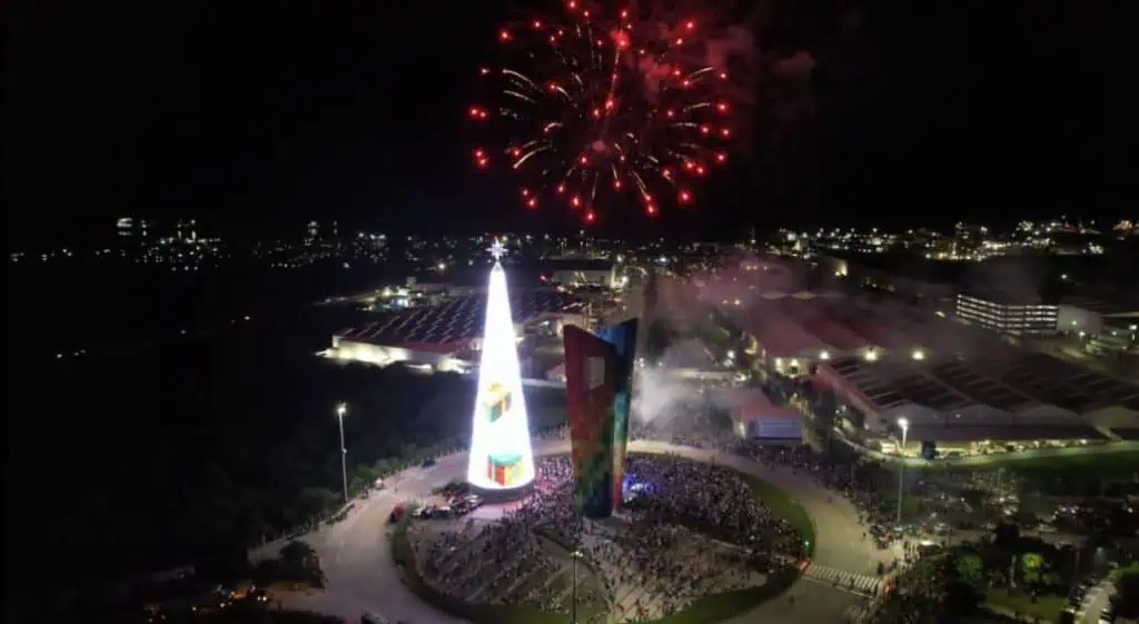 Barranquilla encendió el árbol navideño más grande del país Árbol de navidad en Barranquilla