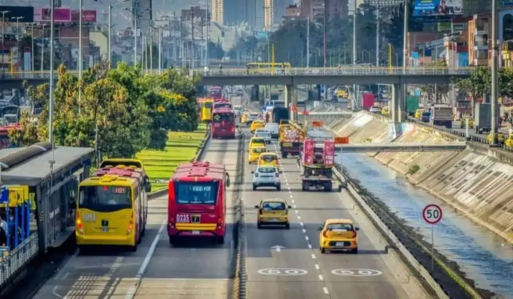 Bogotá seguirá teniendo pico y placa en Navidad: Estas serán las medidas de movilidad Balance de Fitch para Bogotá.