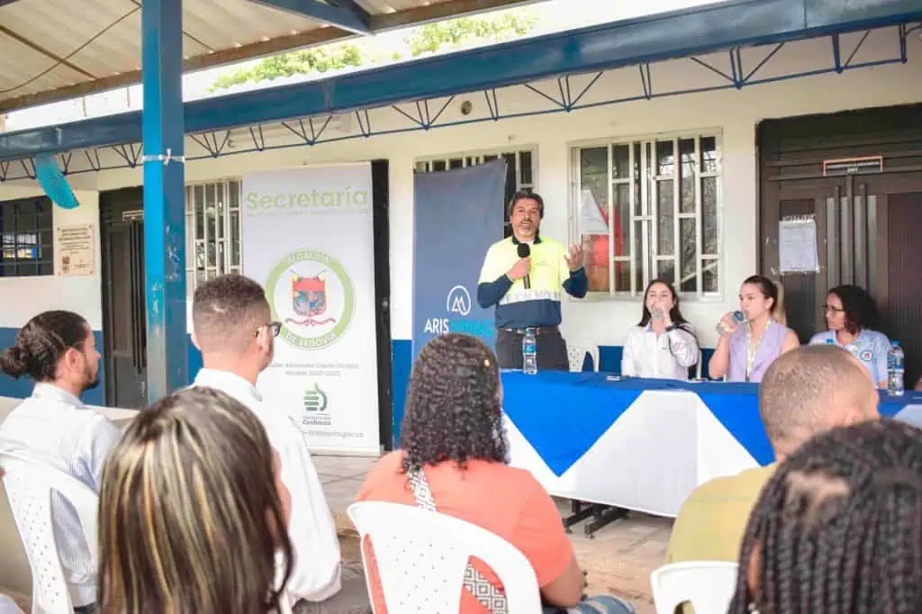 Aris Mining mejora la educación en Antioquia para 860 estudiantes Entrega de adecuaciones I.E.