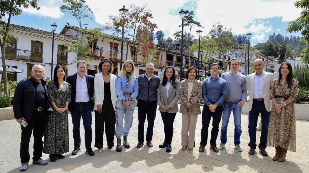 Integrantes del equipo de empalme de Andrés Julián Rendón