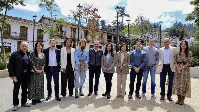 Equipo empalme Andrés Julián Rendón Integrantes del equipo de empalme de Andrés Julián Rendón