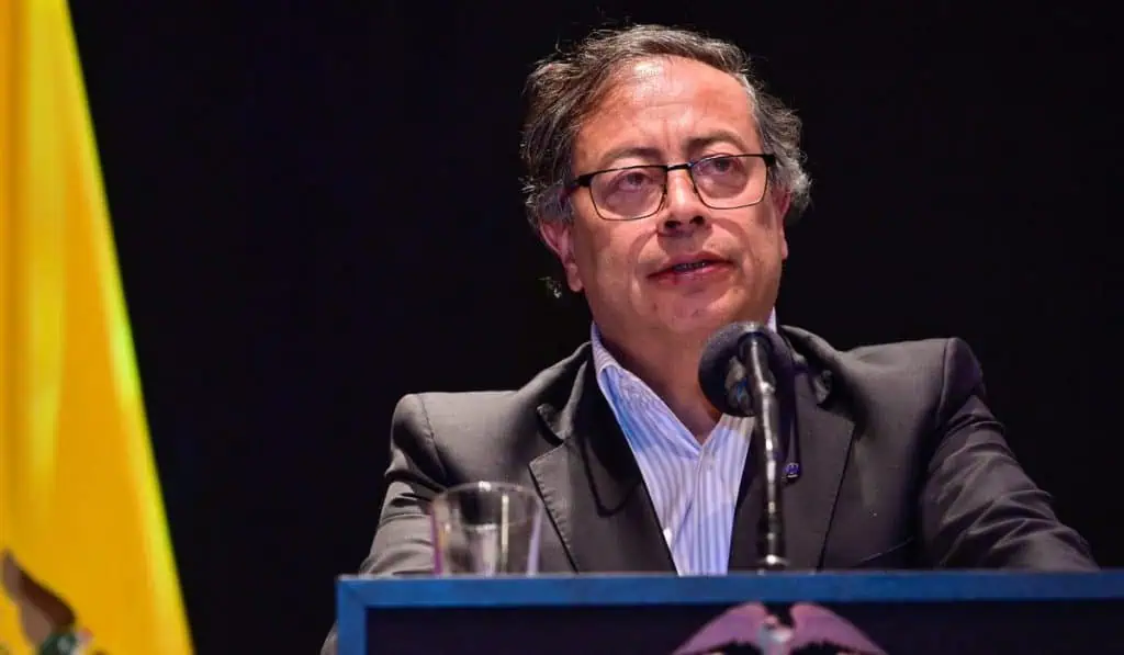 Gobierno Petro anuncia medida si escasea agua por el Fenómeno de El Niño: Se contrataron 1.500 carrotanques Presidente Gustavo Petro en evento