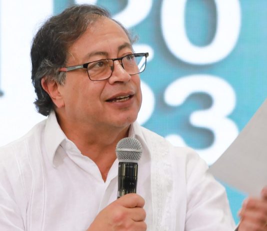 Gustavo, presidente de Colombia, en un evento público