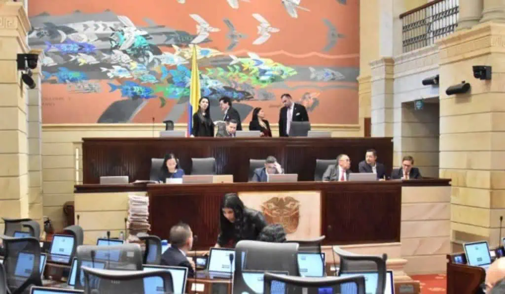 Reforma a la salud: Con 102 artículos aprobados y 8 eliminados se levanta el debate Reforma a la salud en Colombia.