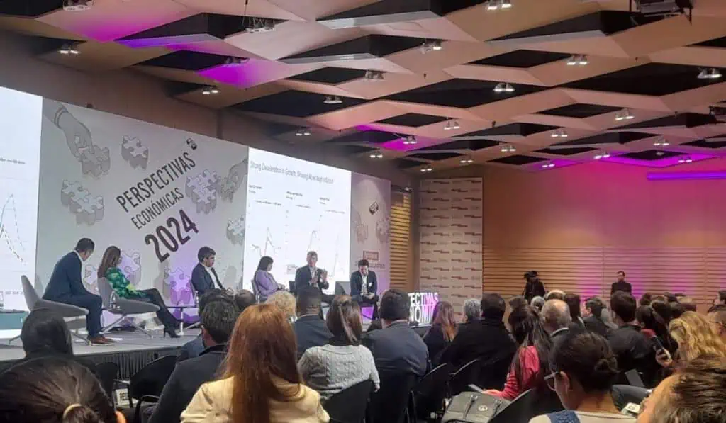Así ven las calificadoras de riesgo las reformas del gobierno Petro Calificadoras se pronunciaron frente a reformas. Foto: Valora Analitik.