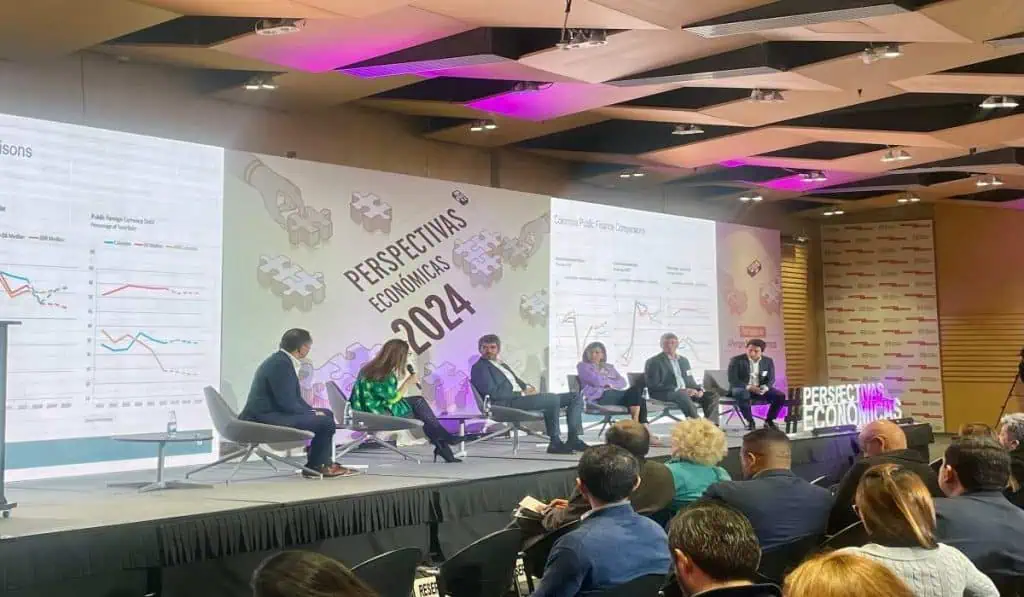 Fitch Ratings habla de incertidumbre en Colombia por panorama económico y político Así ve la economía colombiana Fitch Ratings.
