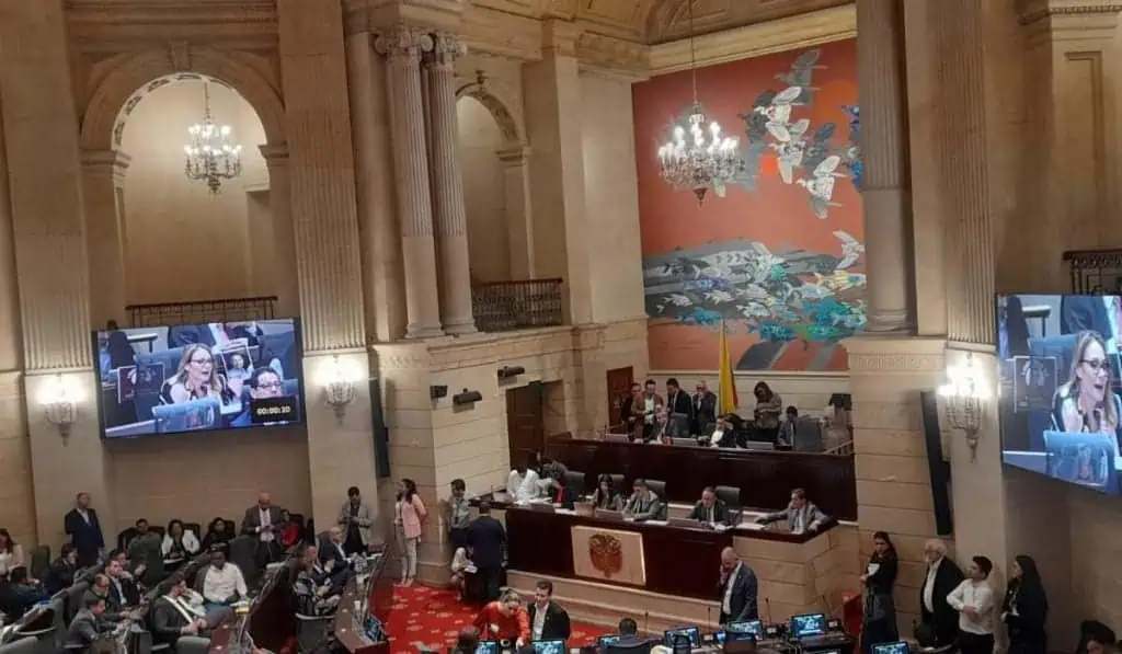 Con 90 artículos aprobados y ocho eliminados Cámara levanta segundo debate de reforma a la salud Reforma a la salud en Congreso.