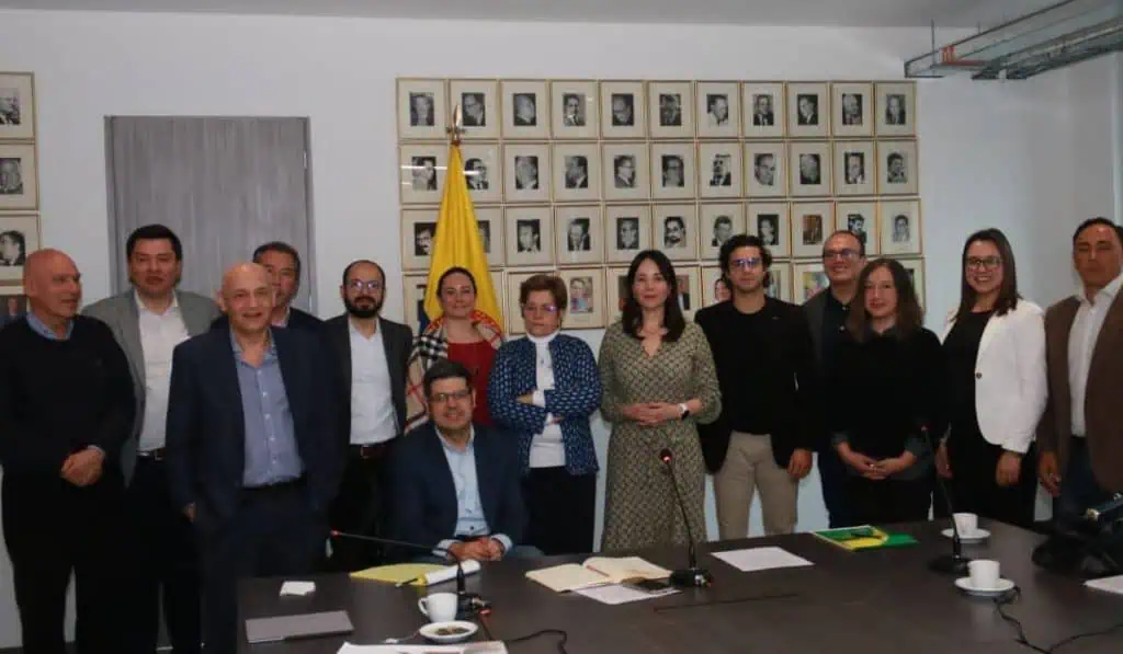 El nuevo mensaje de los empresarios sobre el incremento del salario mínimo en Colombia Expectativa de salario mínimo.