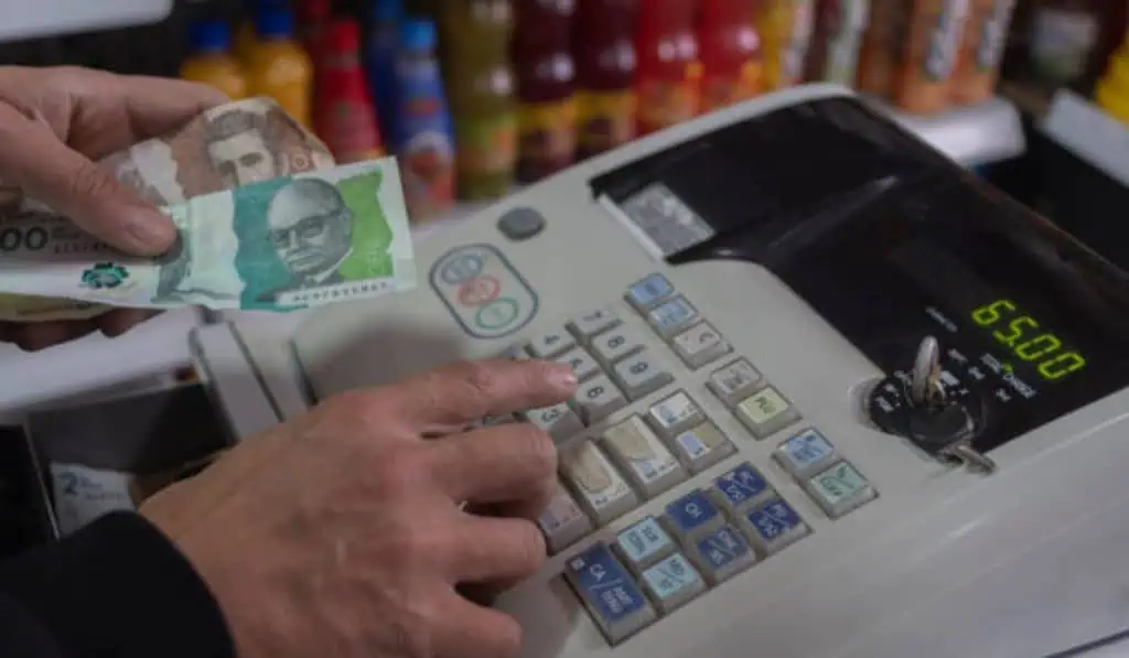 Inflación en Colombia se ubicará sobre el 9 % en 2023 y llegará al 5 % en 2024, según encuesta del Banrep Tiendas de barrio en Colombia