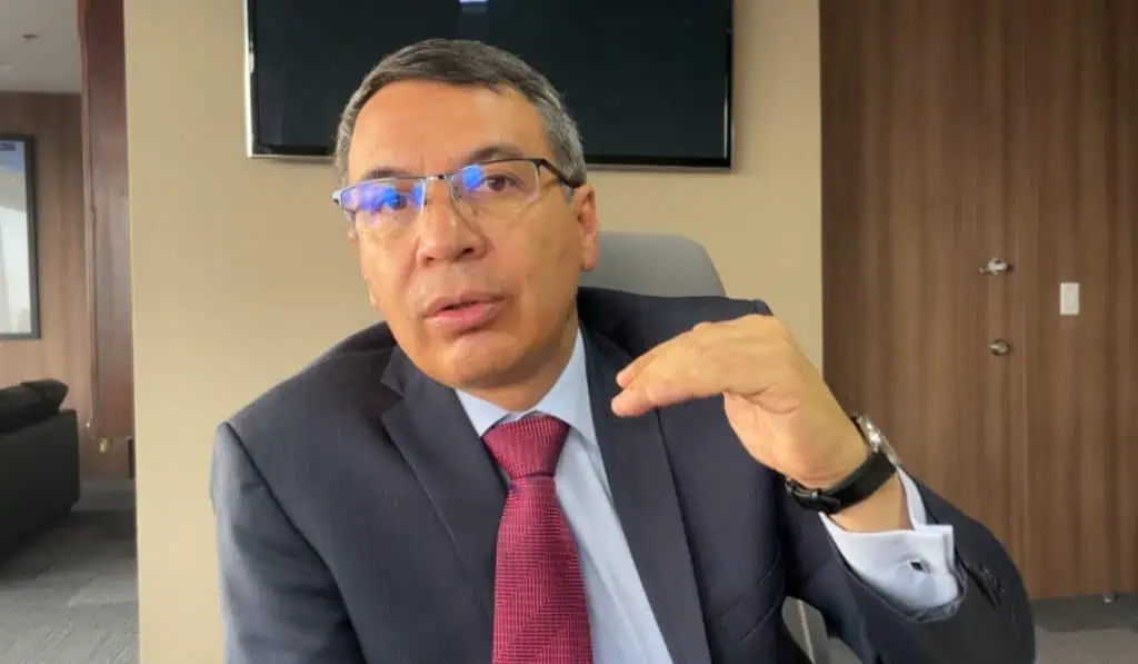 Entrevista | Ministro de Transporte habla de futuros megaproyectos en Colombia y lanza alerta por peajes William Camargo, ministro de Transporte, en entrevista con Valora Analitik