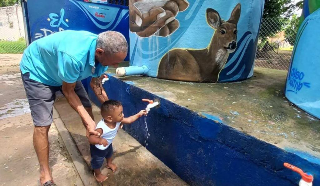 Litros que ayudan de Postobón