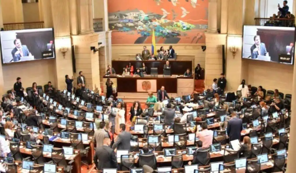 Reforma a la salud en Colombia volverá a debate después de reunión Petro y Uribe Reforma a la salud en Colombia, se reanuda segundo debate.