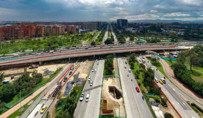 Obra puente Avenida 68 con Calle 26 del proyecto TransMilenio de la 68