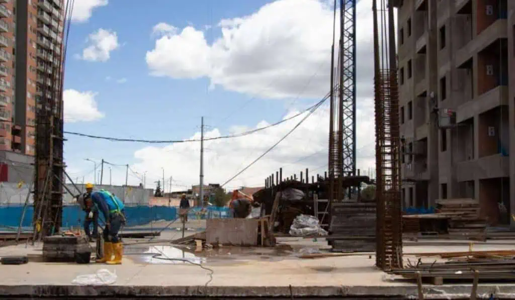 Pese a llamado de empresarios, Gobierno Petro no anuncia plan de reactivación económica Construcción en Bogotá