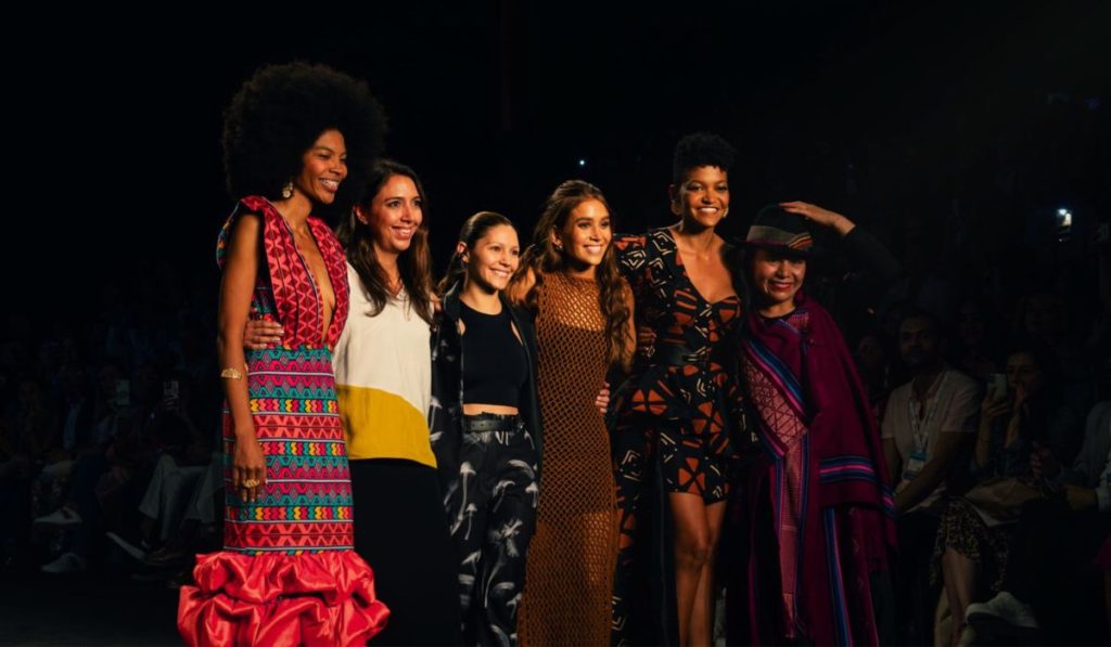 Mujeres Cambiando la Moda