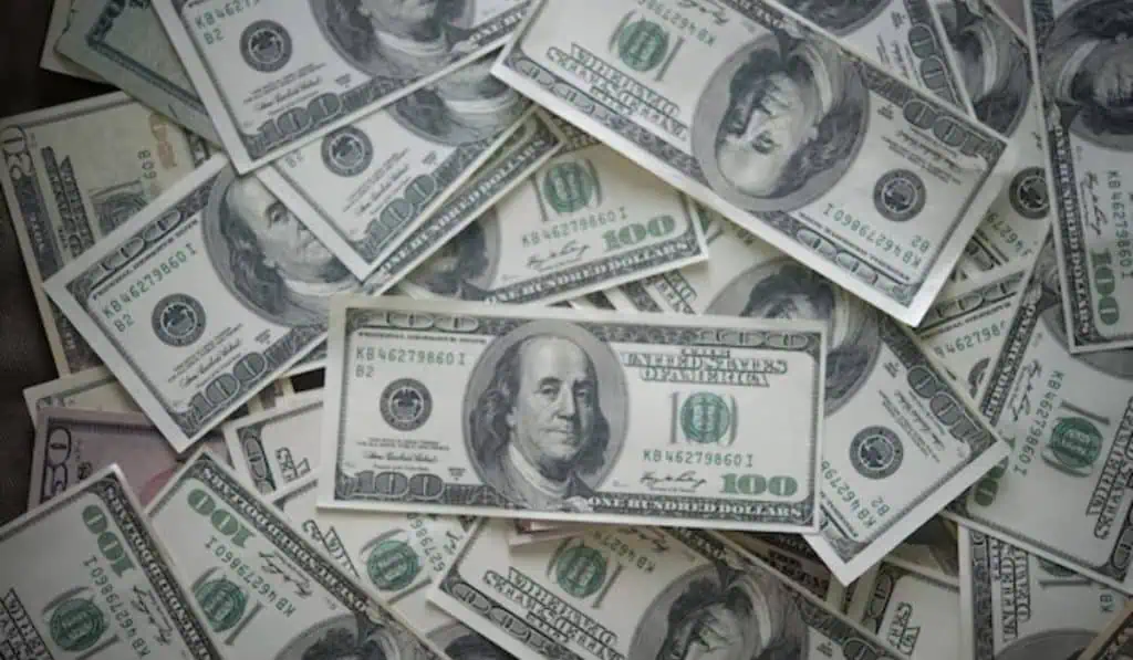 Dólar en Colombia corrigió caída de la semana y cierra sobre $3.900 Dólar en Colombia
