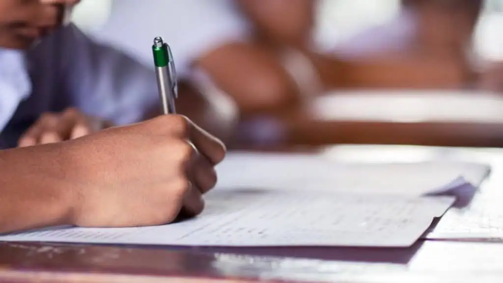 Cambio que tendrían estudiantes en colegios de Colombia: Aplicarían nueva asignatura que los beneficia Alcaldía de Bogotá lanza becas y subsidios para estudiar y trabajar: ¿Cómo aplicar?