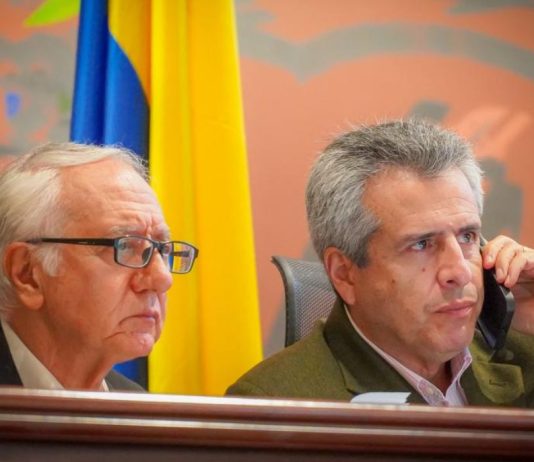 Ministros de Salud e Interior: Guillermo Alfonso Jaramillo y Luis Fernando Velasco