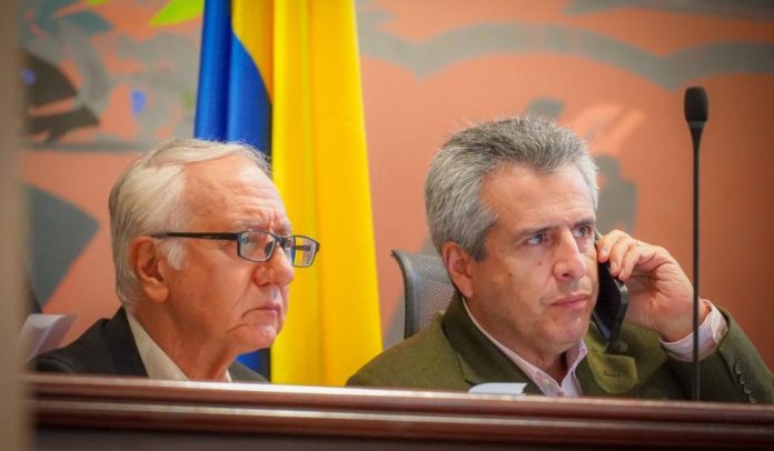 Ministros de Salud e Interior: Guillermo Alfonso Jaramillo y Luis Fernando Velasco