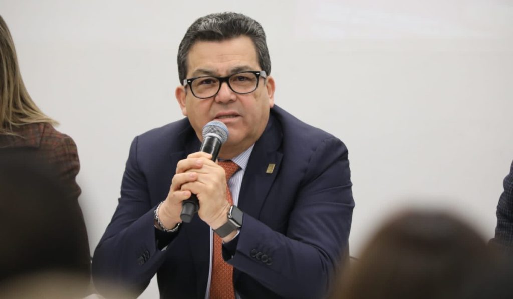 Jaime Dussán, presidente de Colpensiones, en una reunión en Bogotá en diciembre de 2023