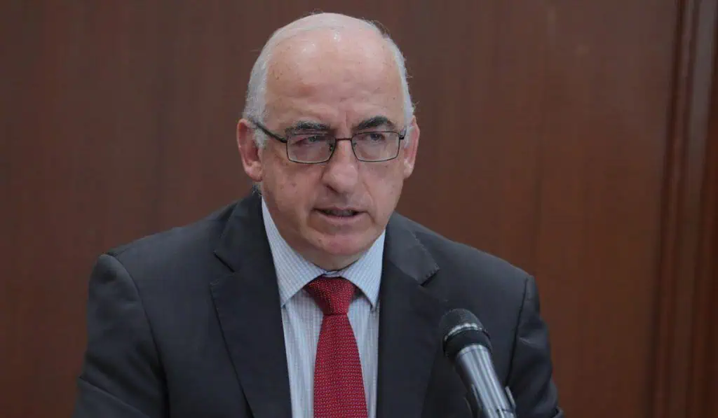 Banco de la República baja nuevamente las tasas de interés en Colombia Leonardo Villar en rueda de prensa del Banco de la República