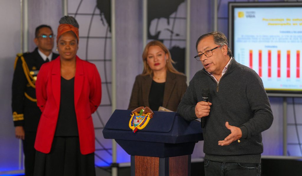 Petro rueda de prensa resultados pruebas Pisa-