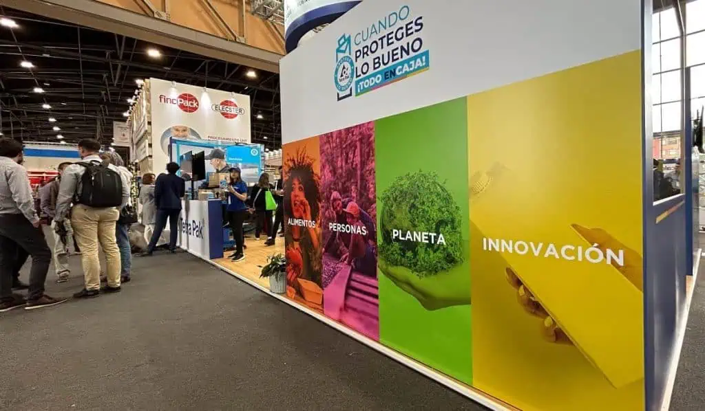 Envases del futuro: ¿Qué son y por qué se volvieron importantes para la industria de alimentos? Stand de Tetra pak en la feria Andina pack.