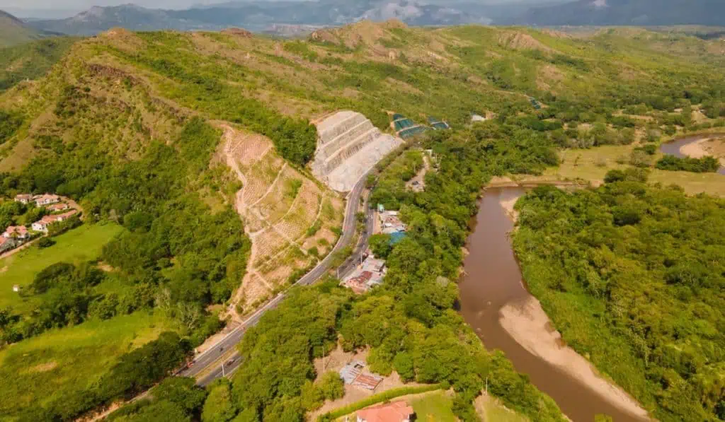 La vía Bogotá-Girardot cambia de nombre a Vía Sumapaz Vía Sumapaz es el nuevo nombre de la concesión Vía 40 Express.