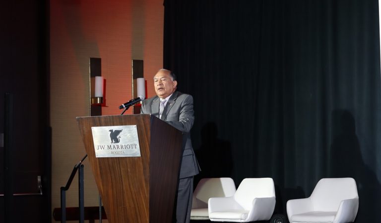 Si Colombia deja de producir petróleo se enfrenta a hiperdevaluación e hiperinflación: Amylkar Acosta