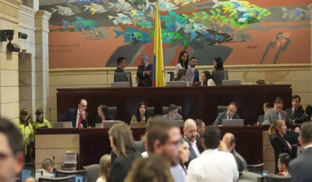 Petro busca salvavidas para la reforma a la salud: aplazan debate para después de Semana Santa Sigue segundo debate de la reforma a la salud en Colombia.
